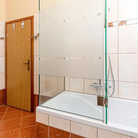 Appartamento Gorgeous In With Kitchen Pola